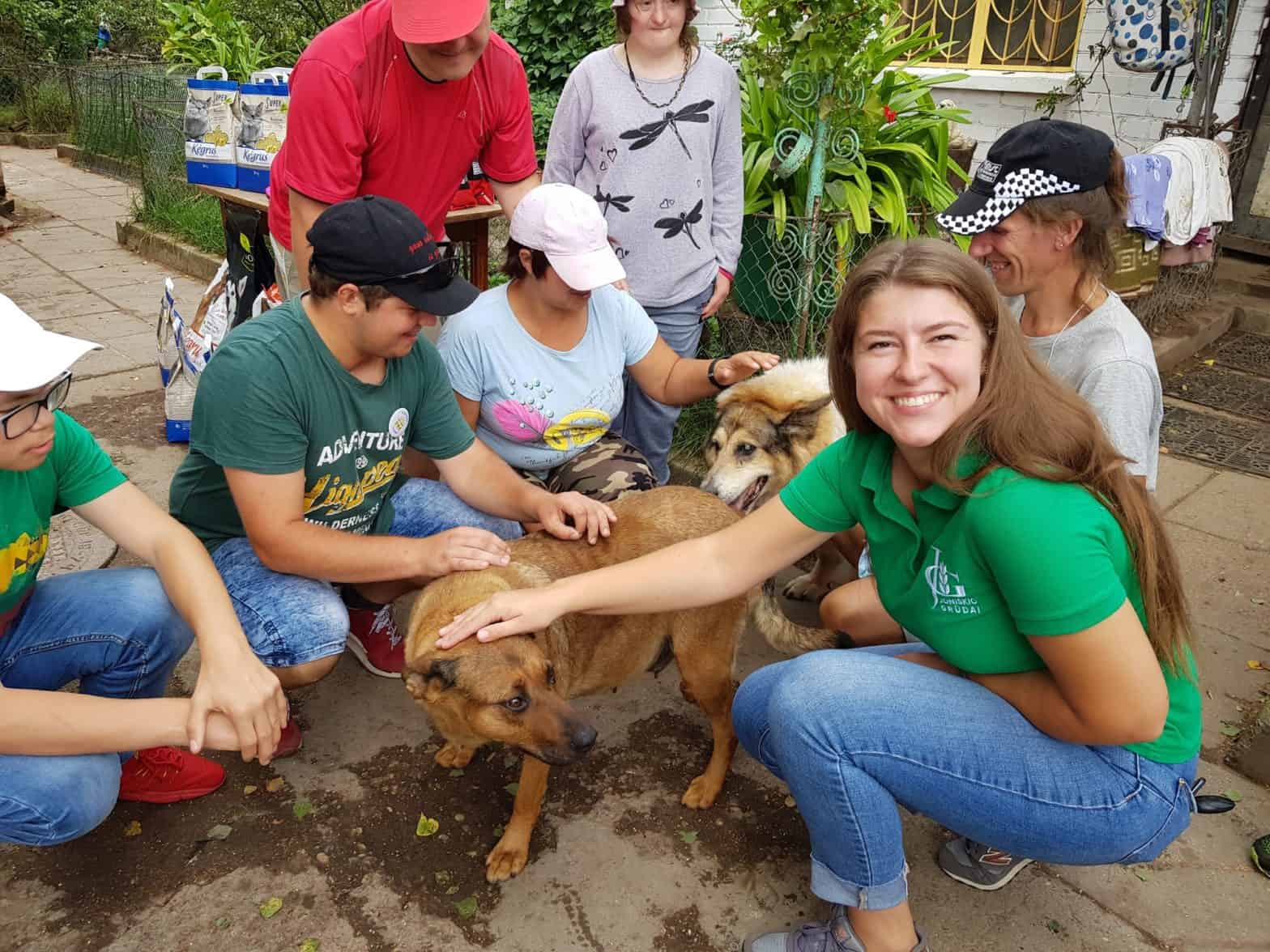 Apsilankymas beglobių gyvūnų prieglaudoje BINADA